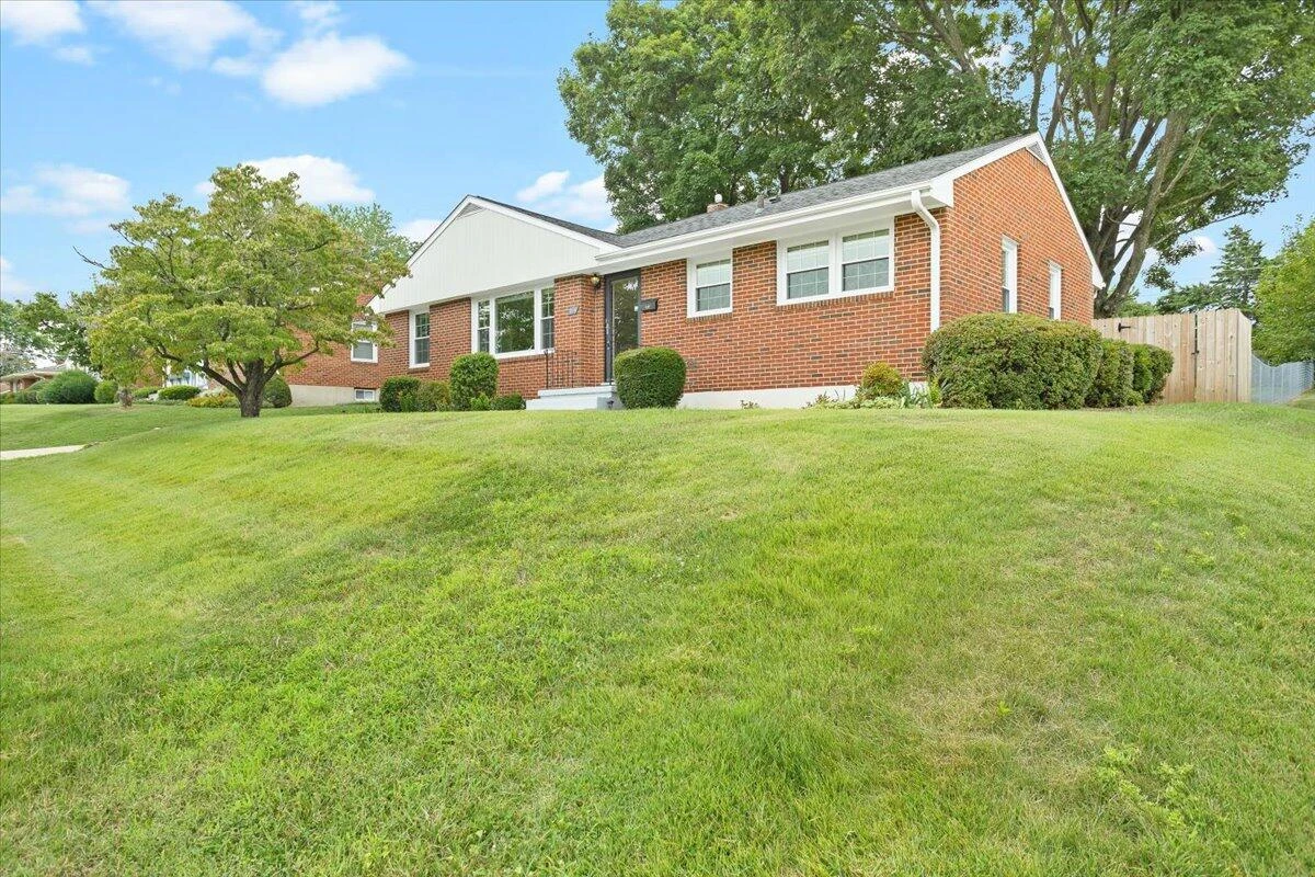219 Crittendon AVE - Photo 2