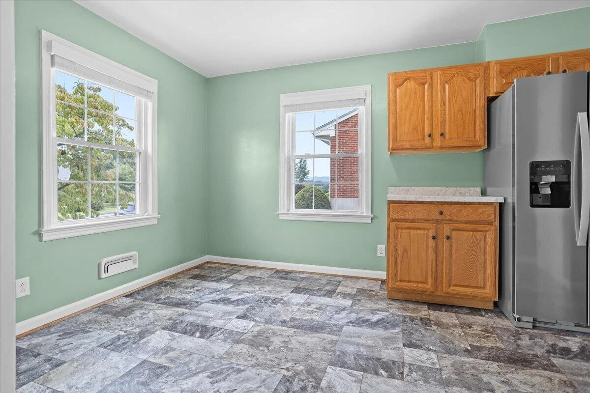 219 Crittendon AVE - Photo 22