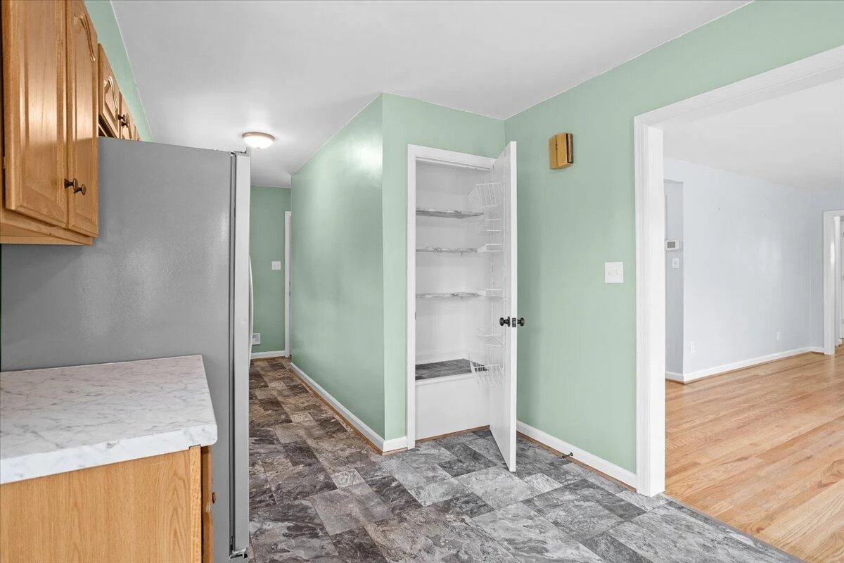219 Crittendon AVE - Photo 24