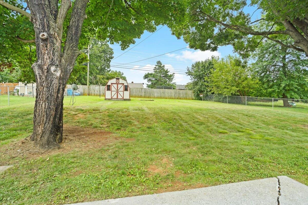 219 Crittendon AVE - Photo 26
