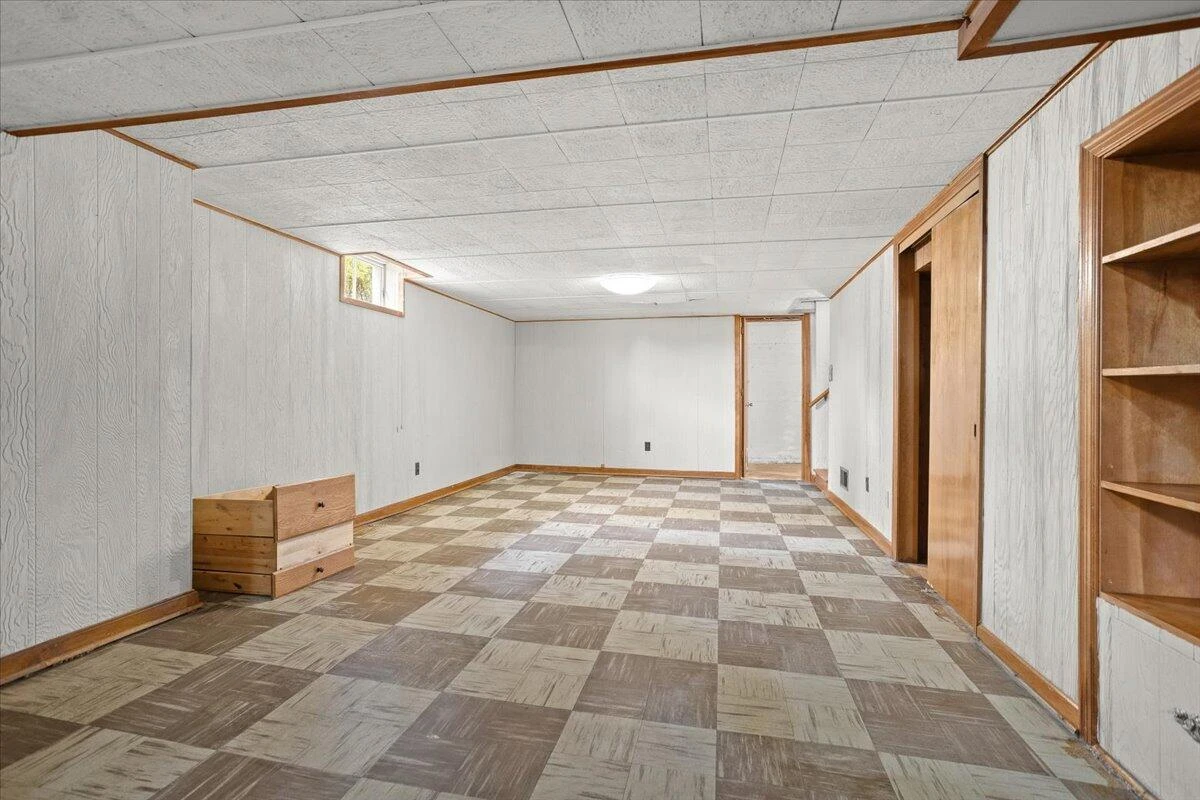 219 Crittendon AVE - Photo 32