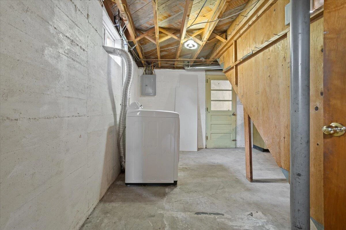 219 Crittendon AVE - Photo 33