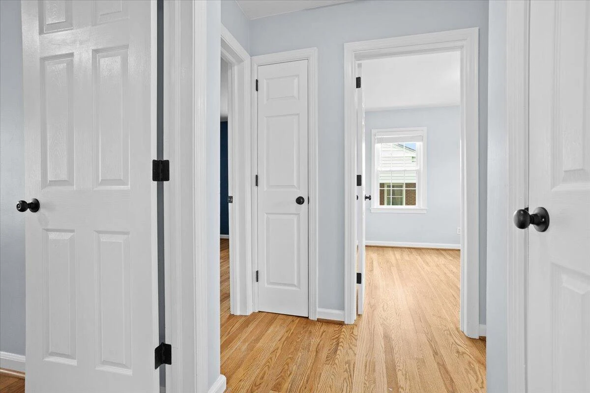 219 Crittendon AVE - Photo 8