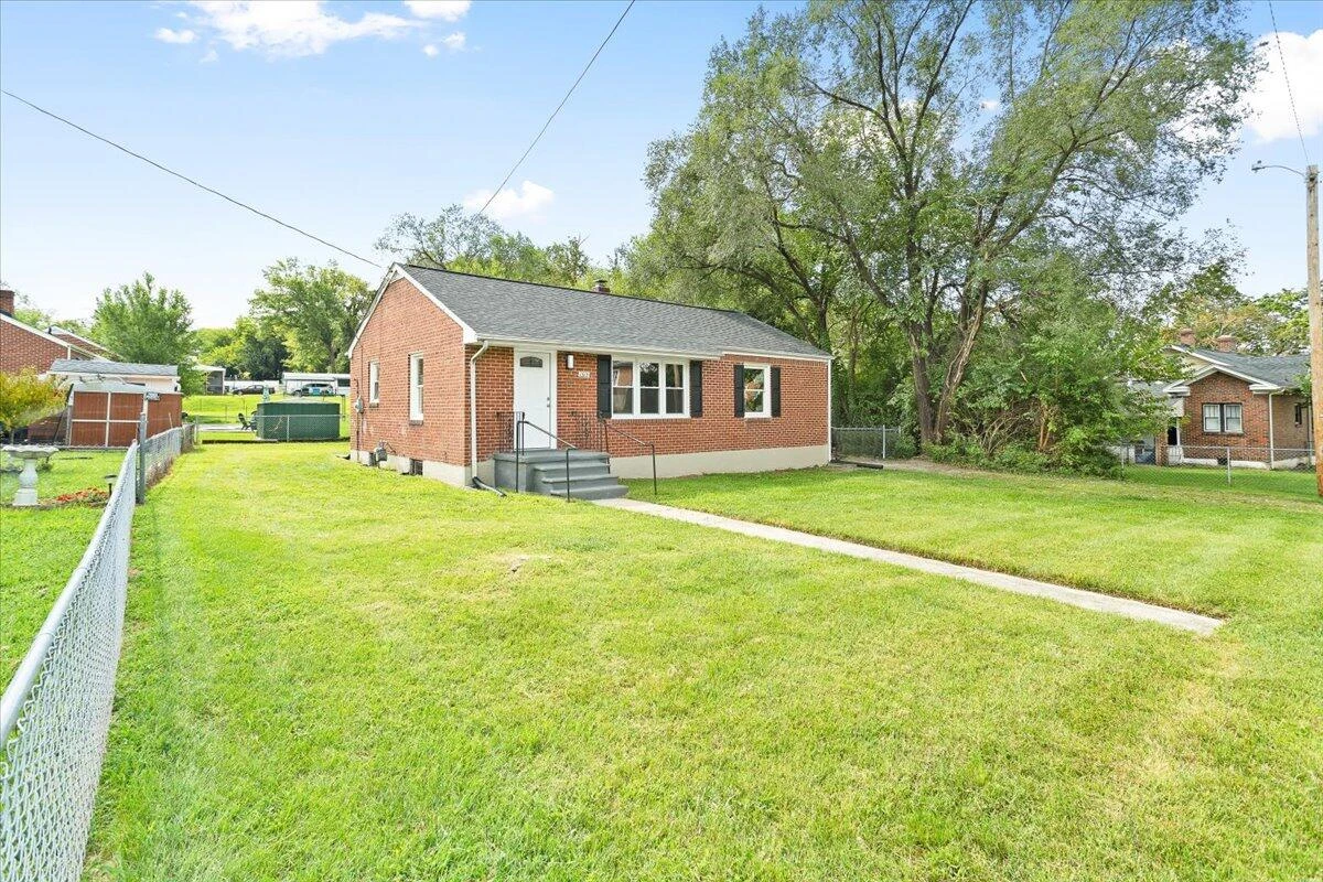 1513 Aspen ST - Photo 3