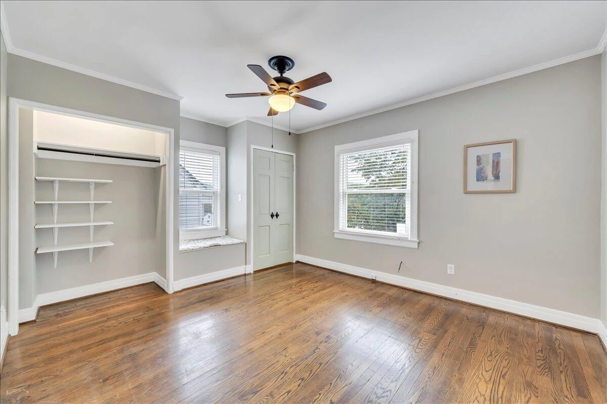 823 Windsor AVE - Photo 23