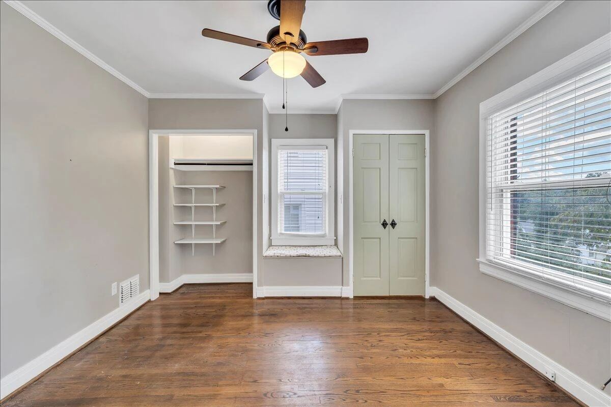 823 Windsor AVE - Photo 24