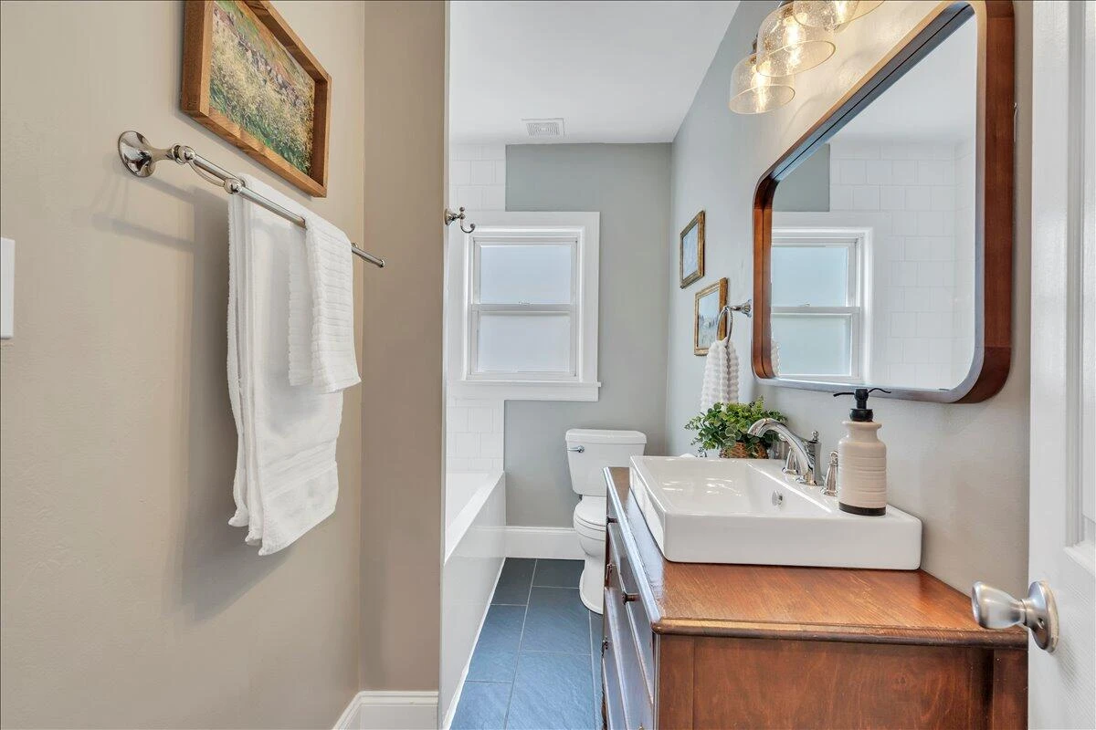 823 Windsor AVE - Photo 26