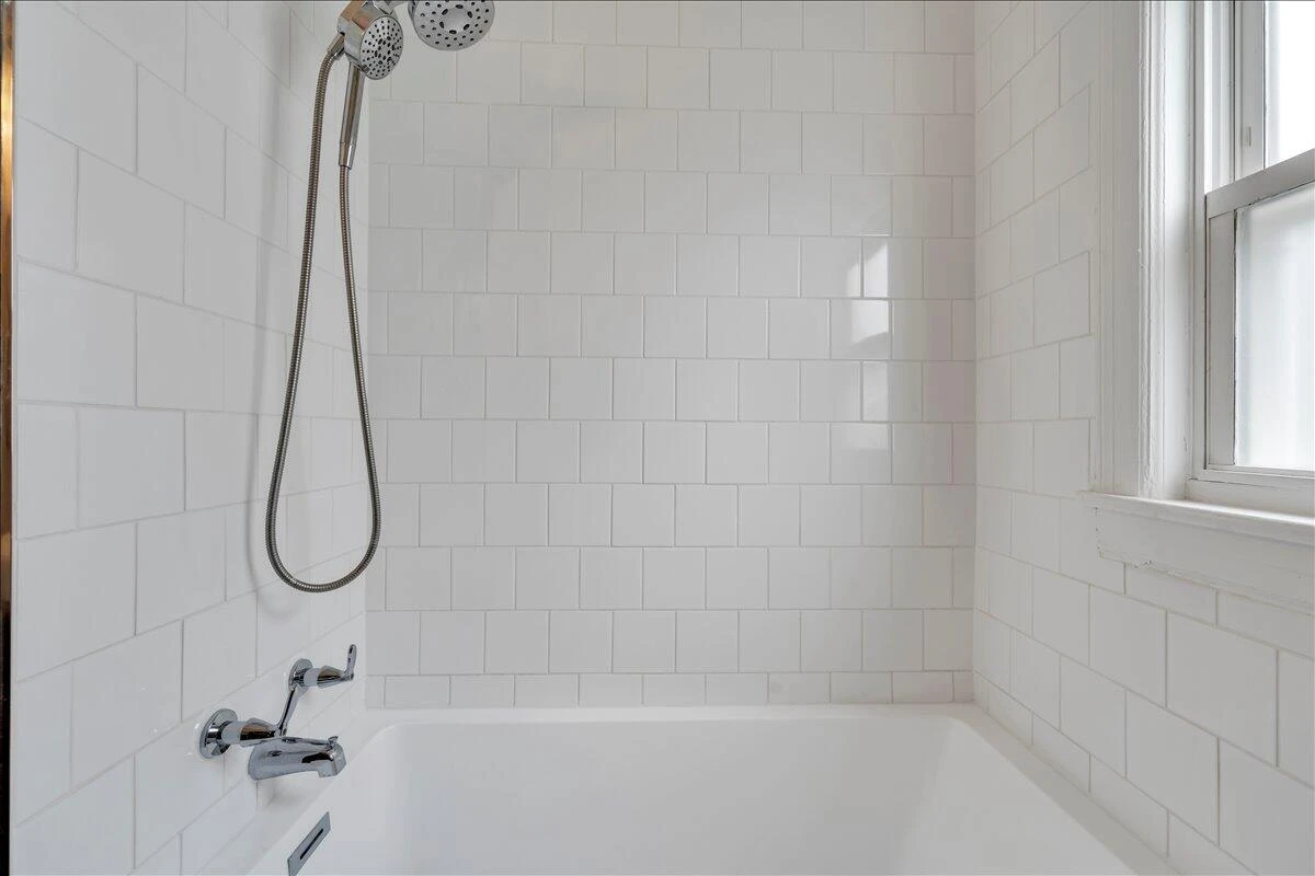 823 Windsor AVE - Photo 27