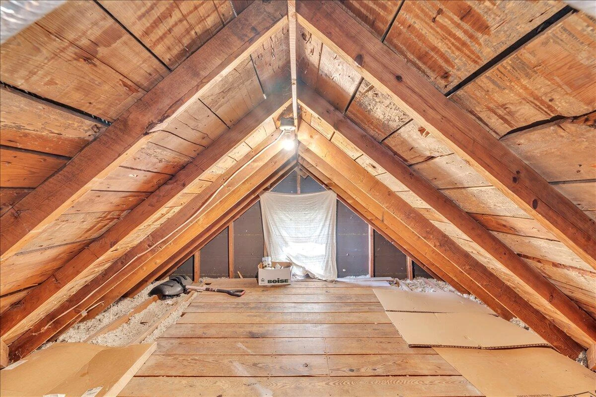 823 Windsor AVE - Photo 33