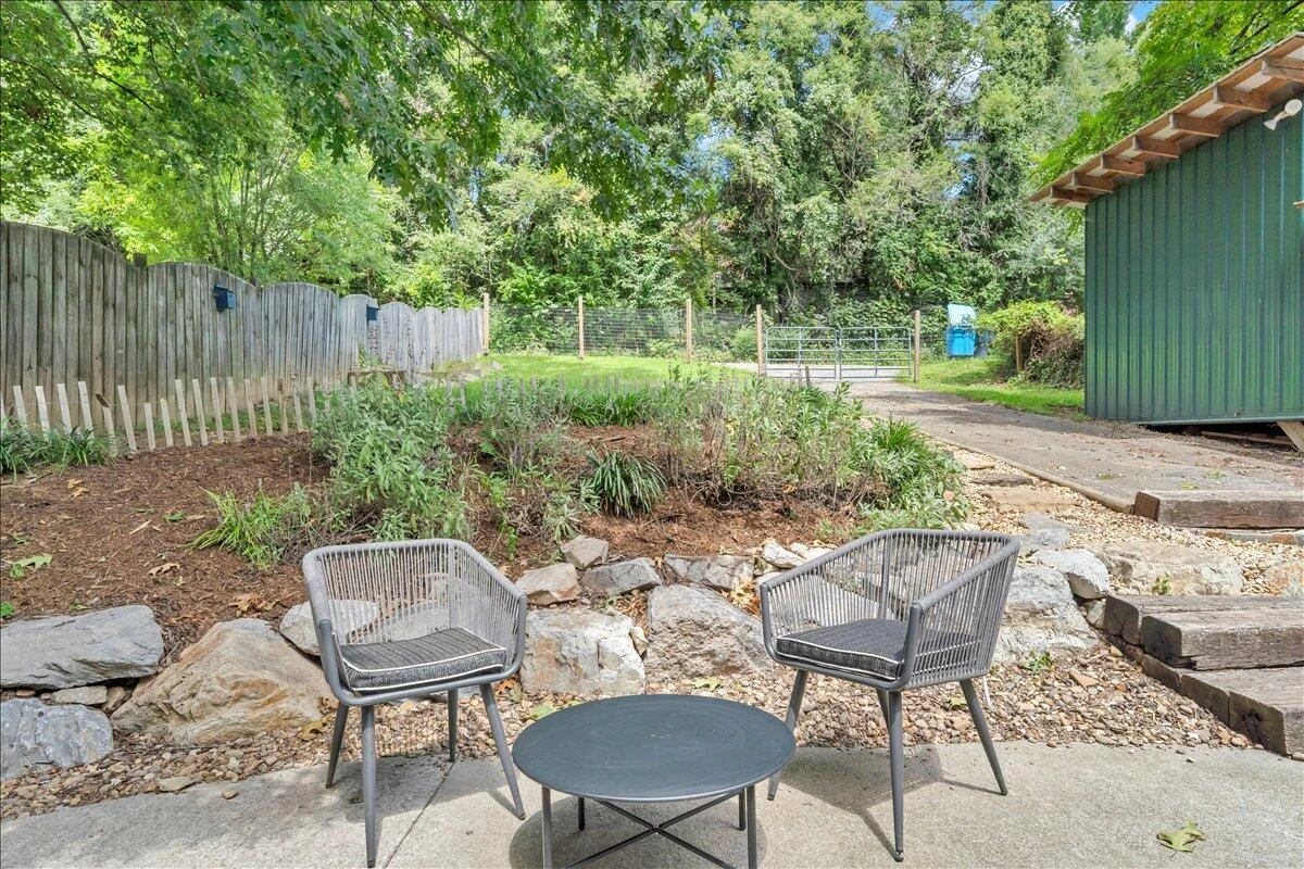 823 Windsor AVE - Photo 36