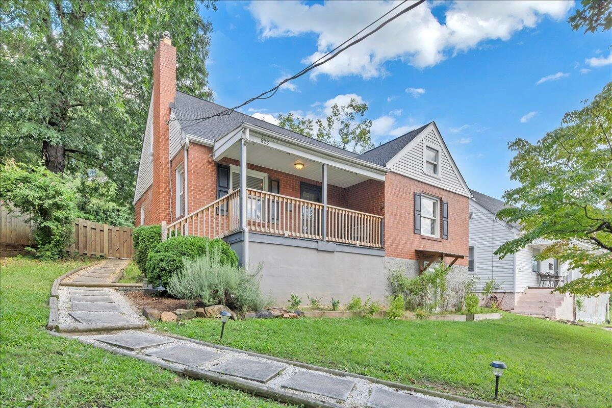 823 Windsor AVE - Photo 44