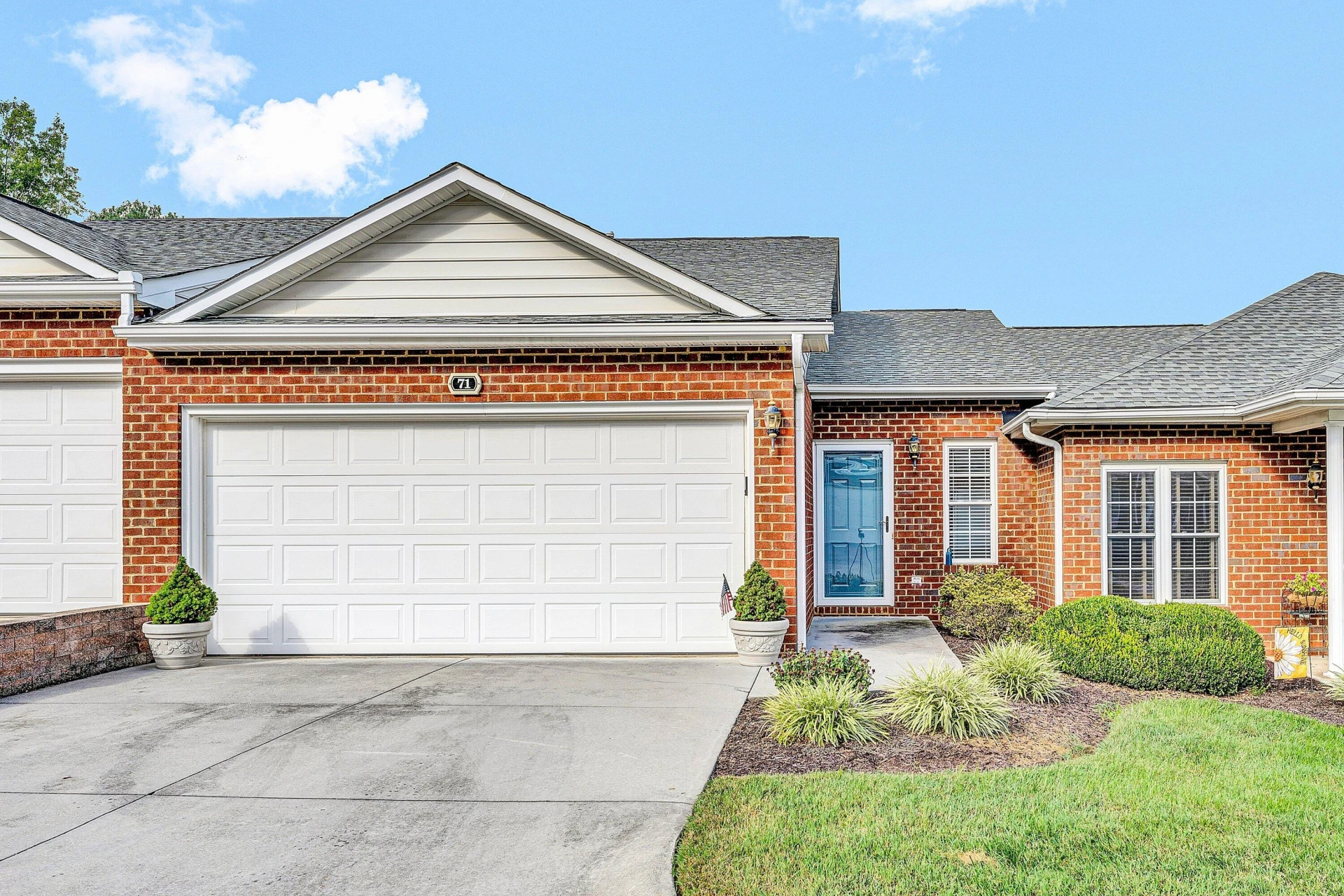 71 Stoneridge LN