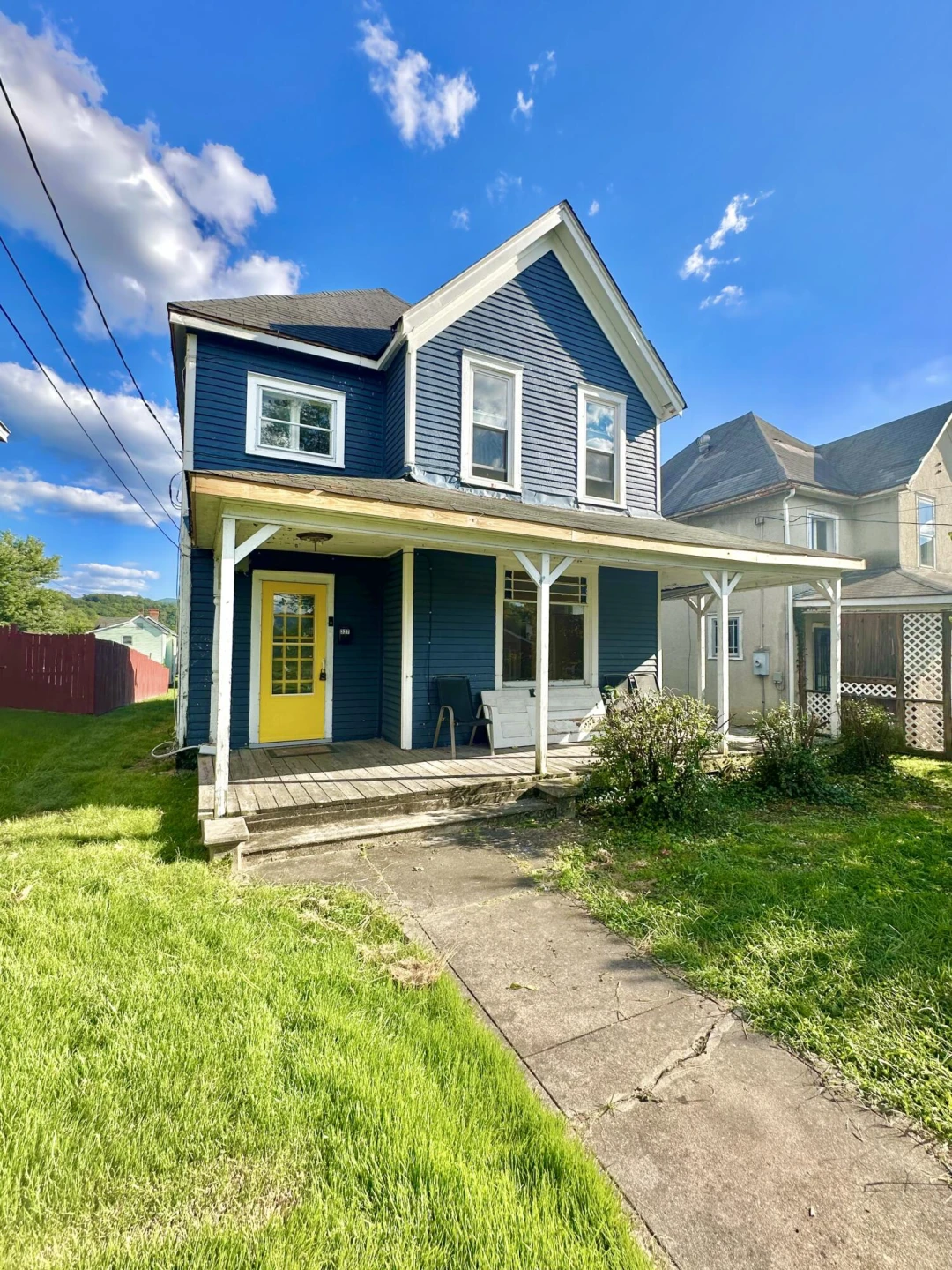 327 Hawthorne ST - Photo 2