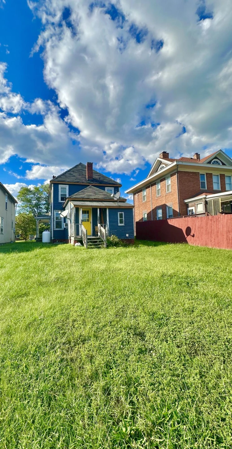 327 Hawthorne ST - Photo 28