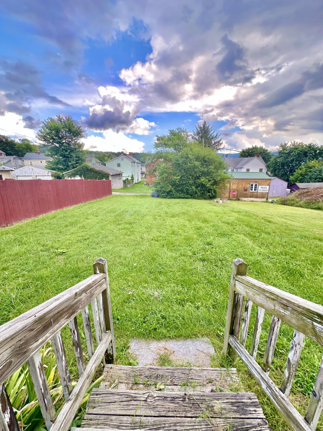 327 Hawthorne ST - Photo 3
