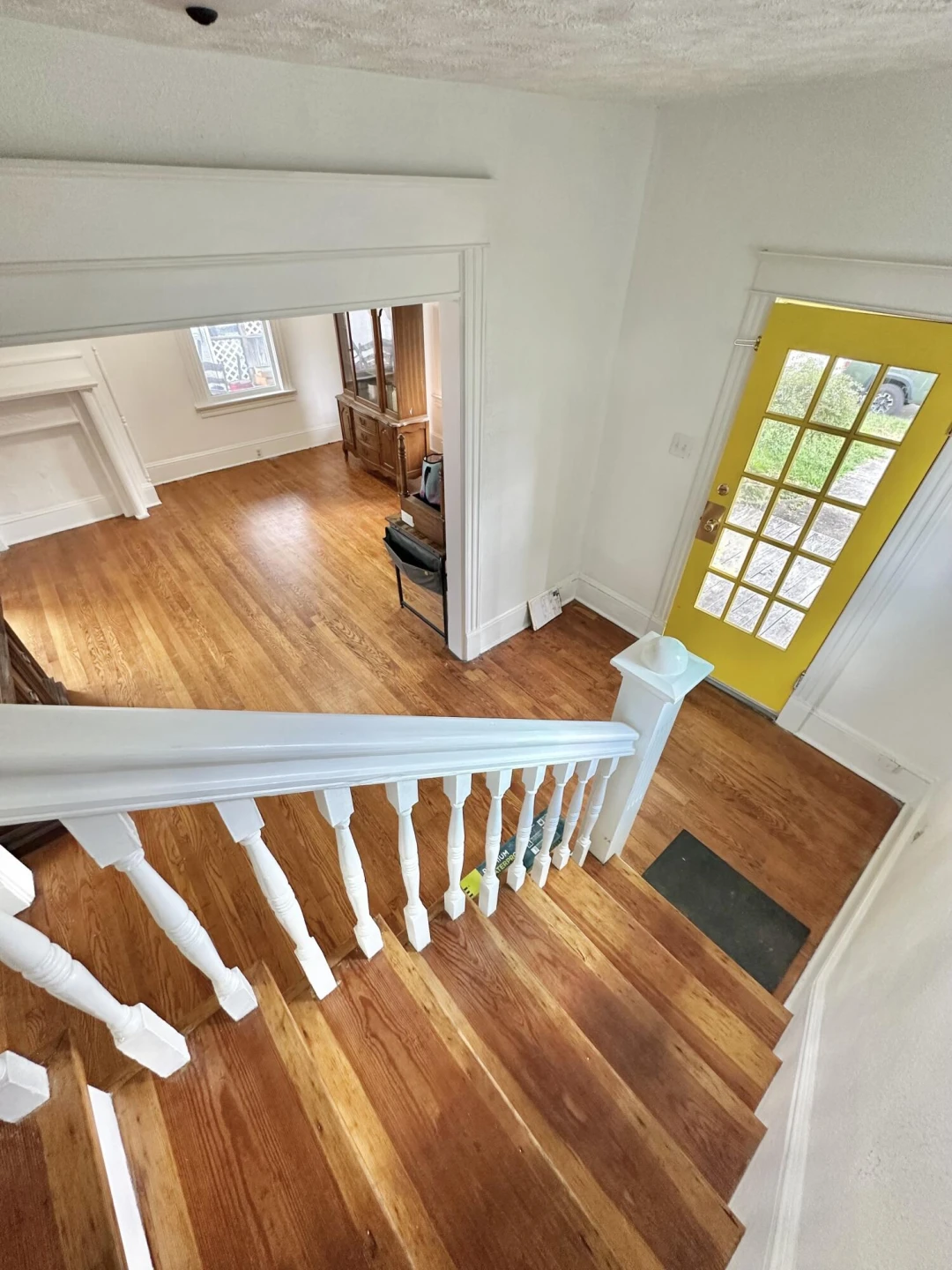 327 Hawthorne ST - Photo 4