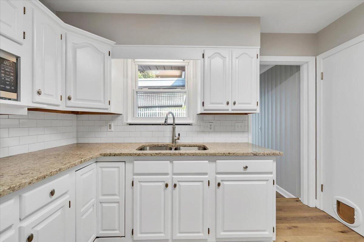 2413 Brambleton AVE - Photo 13
