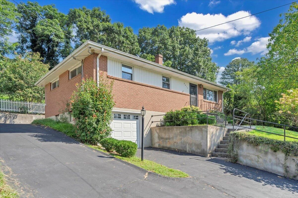 2413 Brambleton AVE - Photo 7