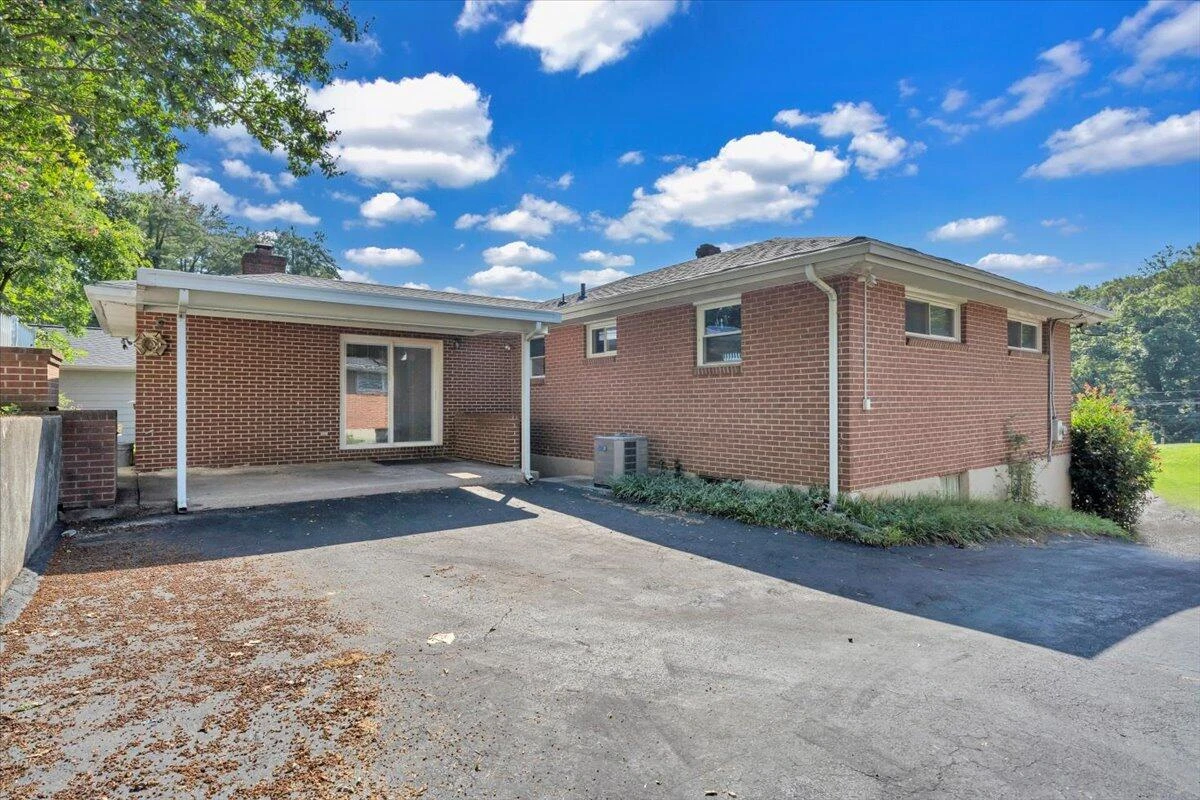 2413 Brambleton AVE - Photo 8