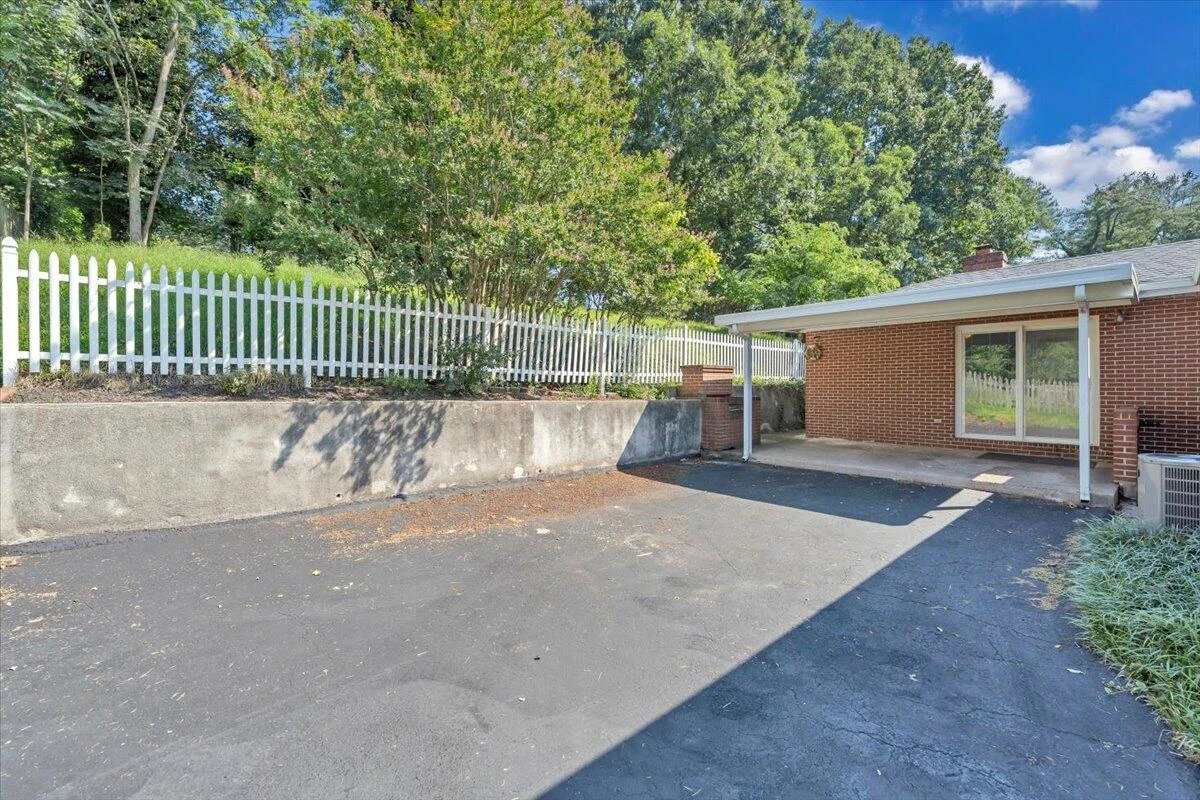 2413 Brambleton AVE - Photo 9