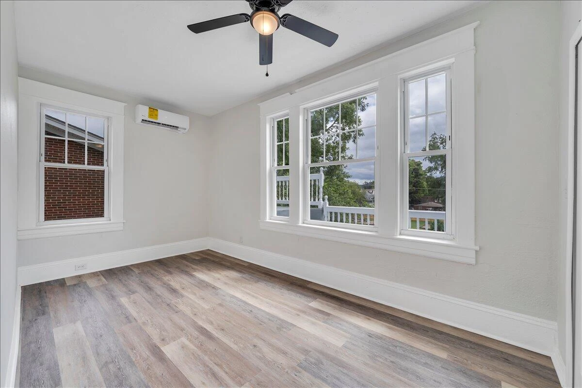 1131 Grayson AVE - Photo 13