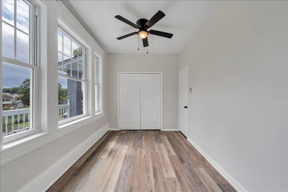 1131 Grayson AVE - Photo 14