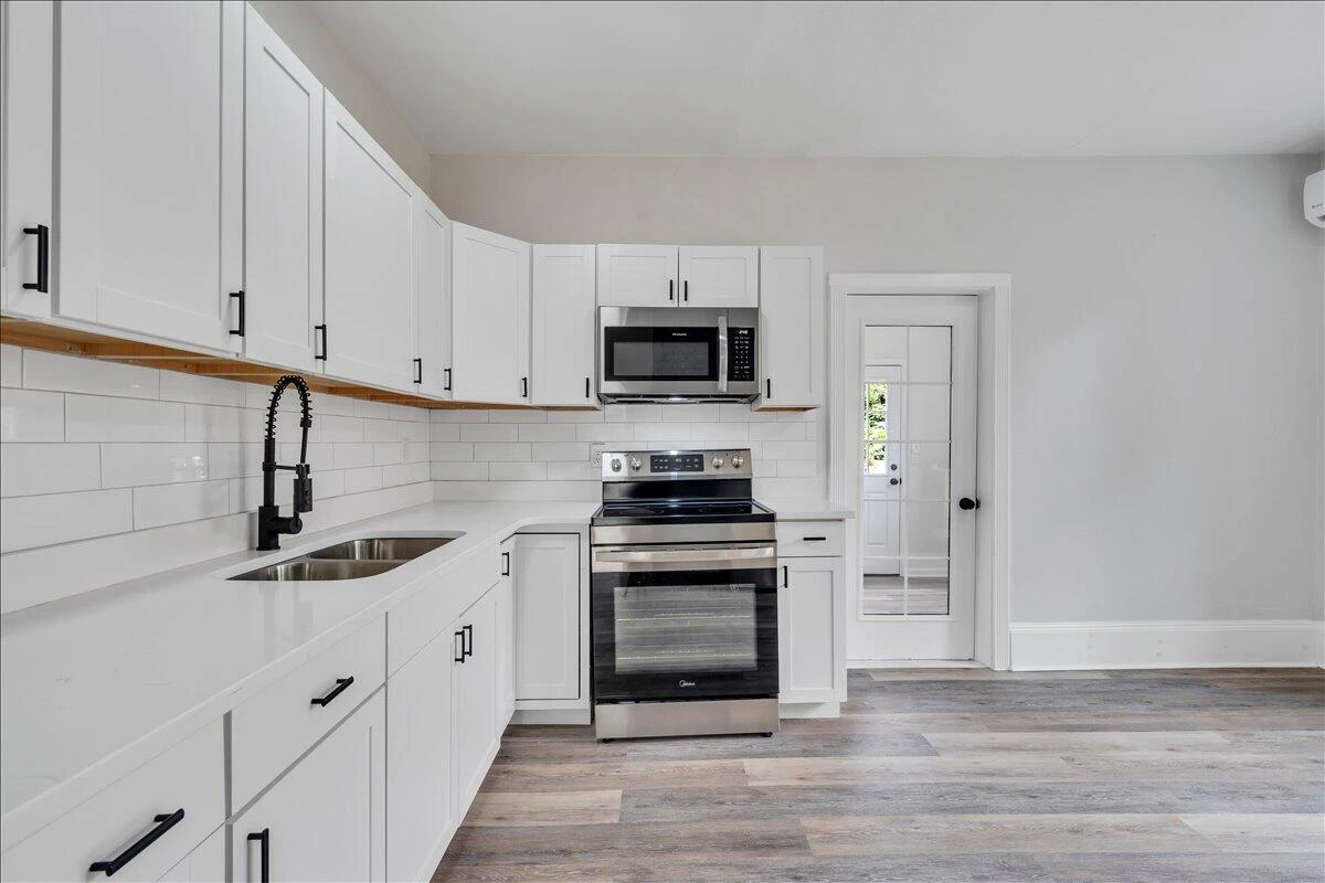 1131 Grayson AVE - Photo 17