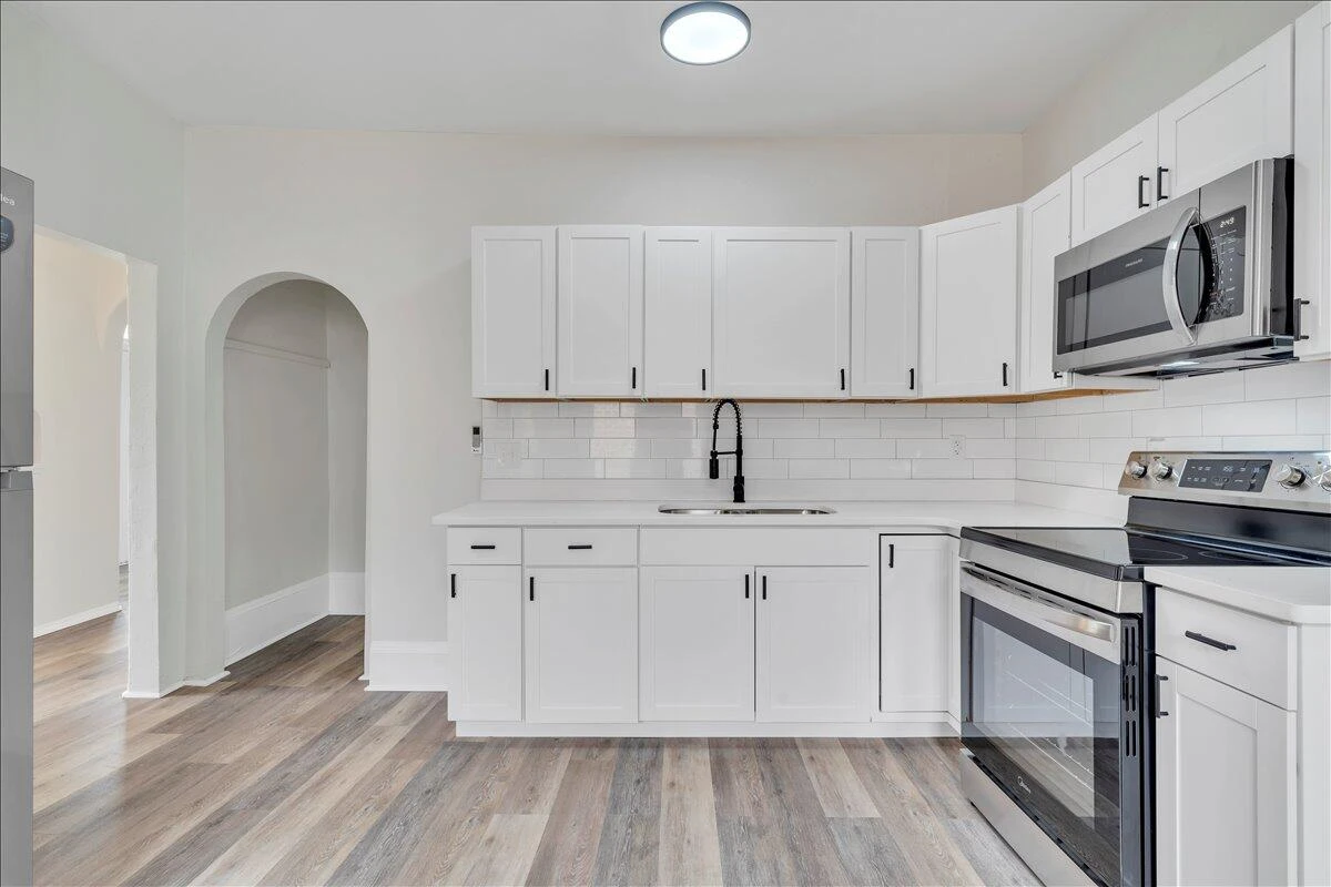 1131 Grayson AVE - Photo 19