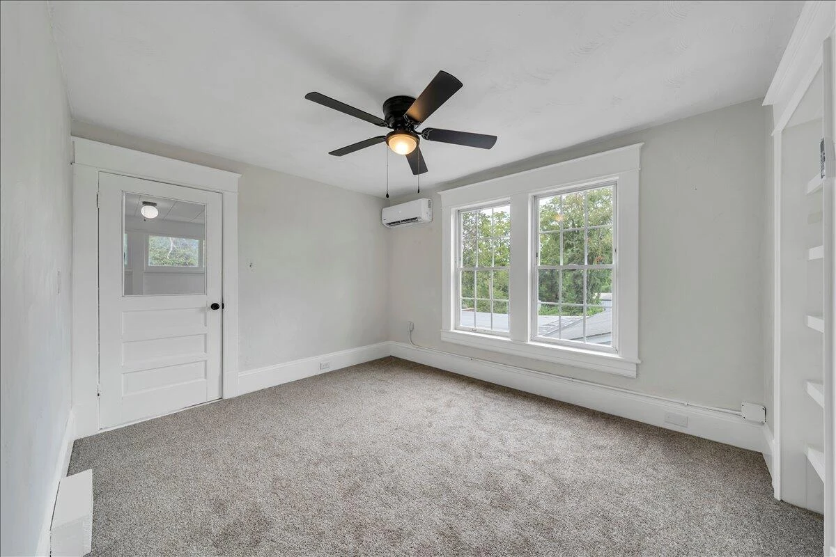 1131 Grayson AVE - Photo 26