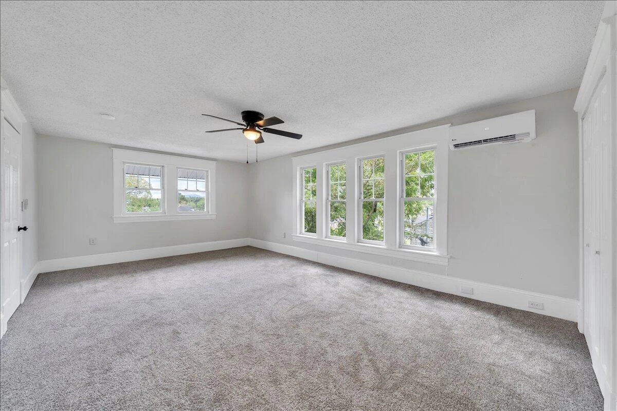 1131 Grayson AVE - Photo 31
