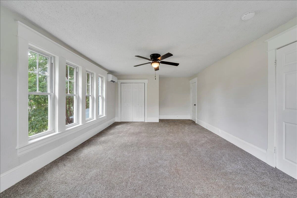 1131 Grayson AVE - Photo 32