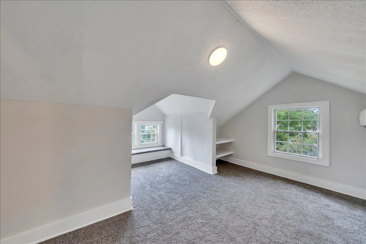 1131 Grayson AVE - Photo 33