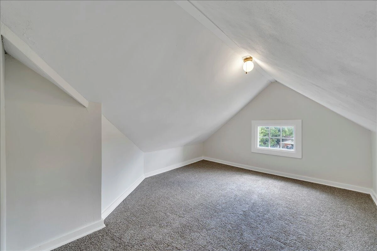 1131 Grayson AVE - Photo 36