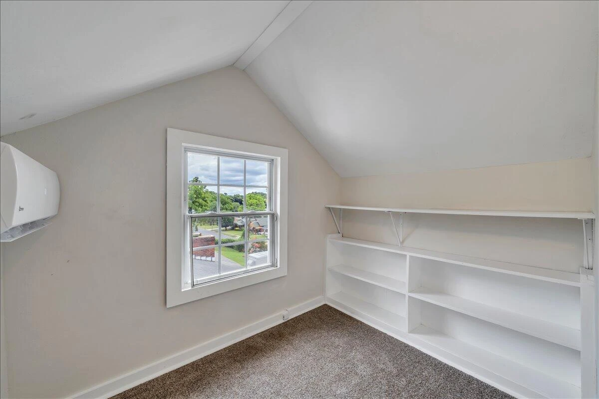 1131 Grayson AVE - Photo 37