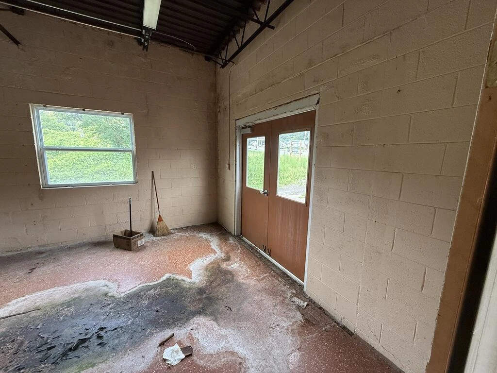 1200 Memorial BLVD - Photo 17