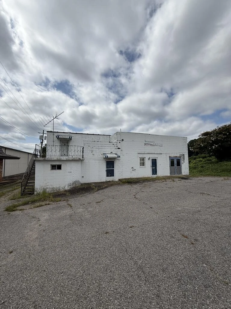 1200 Memorial BLVD - Photo 2