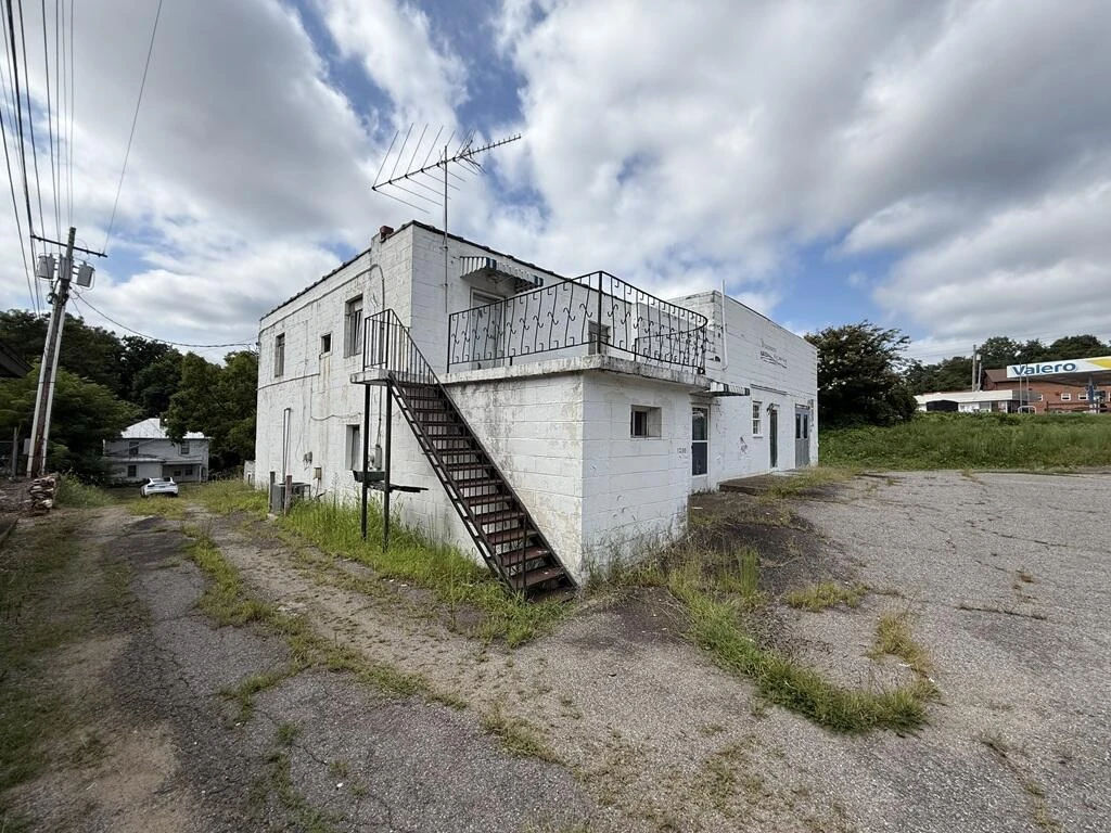 1200 Memorial BLVD - Photo 32