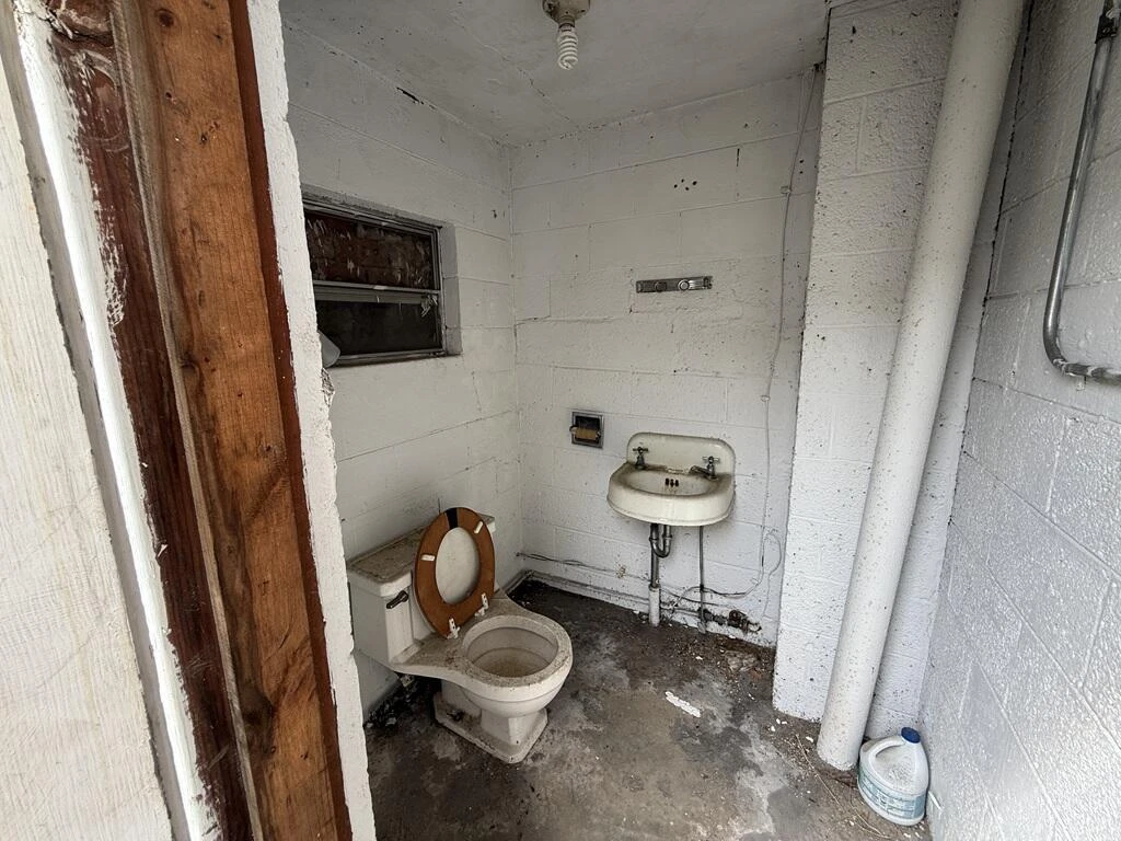 1200 Memorial BLVD - Photo 45
