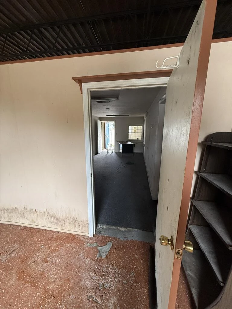 1200 Memorial BLVD - Photo 9