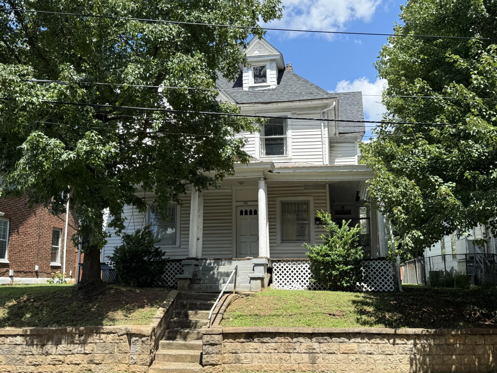 1205 Campbell AVE