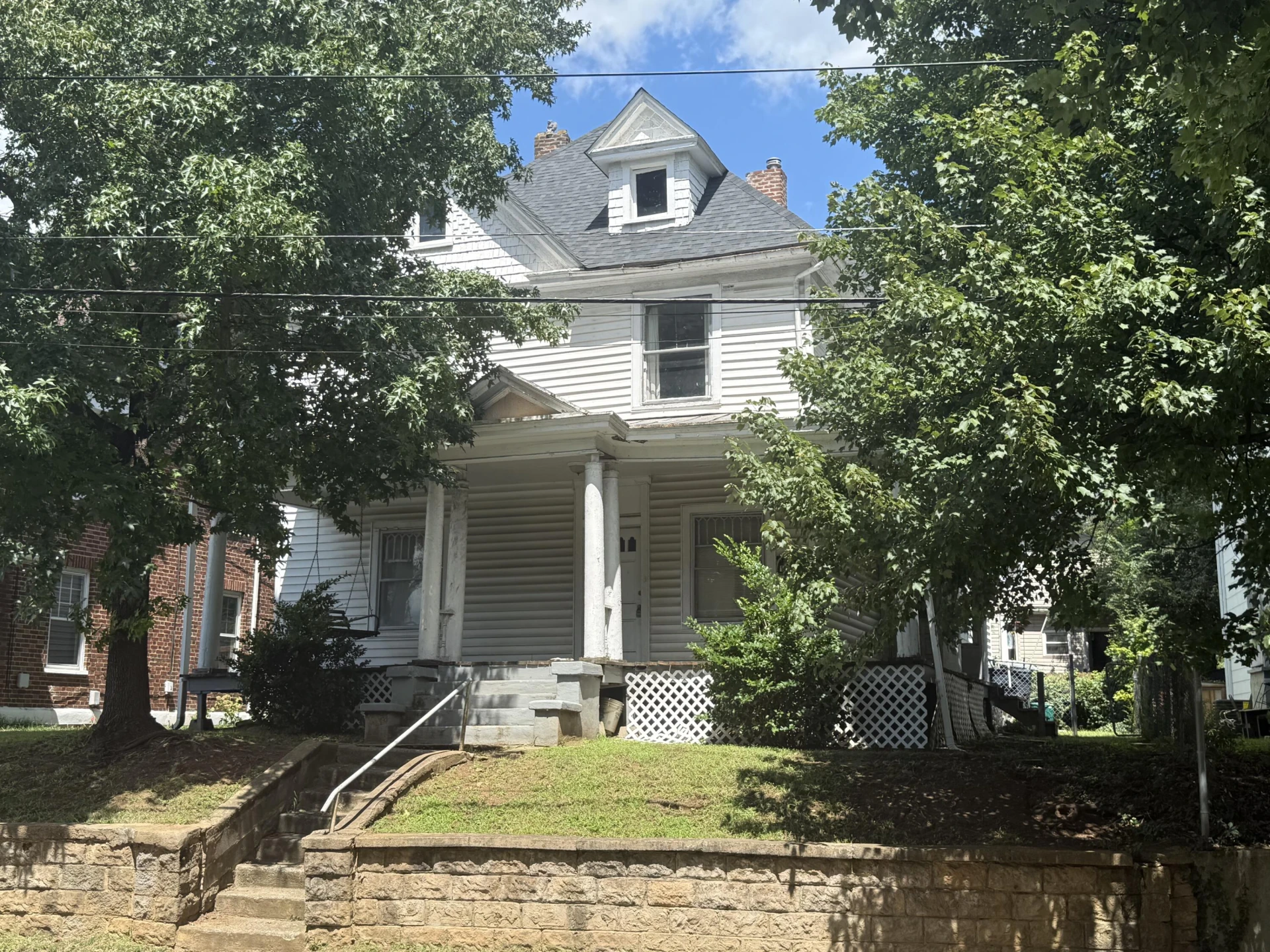 1205 Campbell AVE - Photo 2