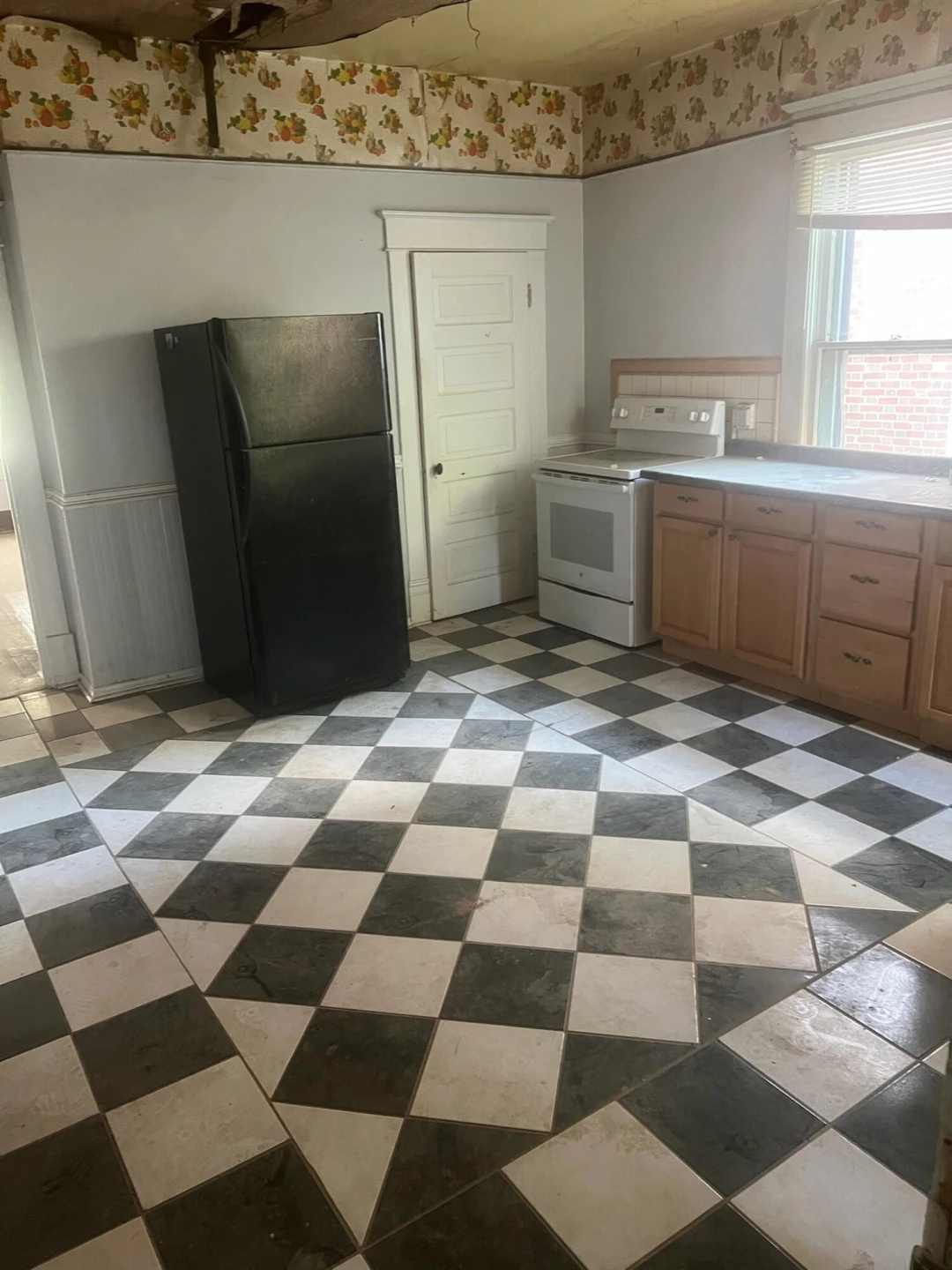 1205 Campbell AVE - Photo 3