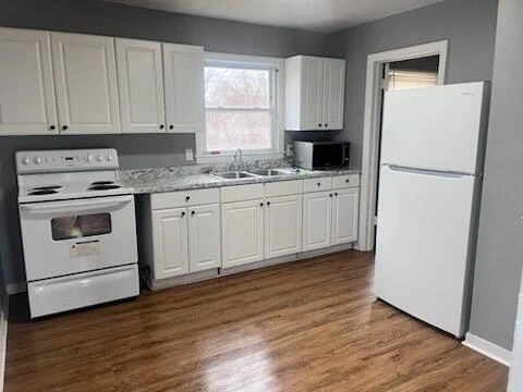 4026 Wyoming AVE - Photo 3