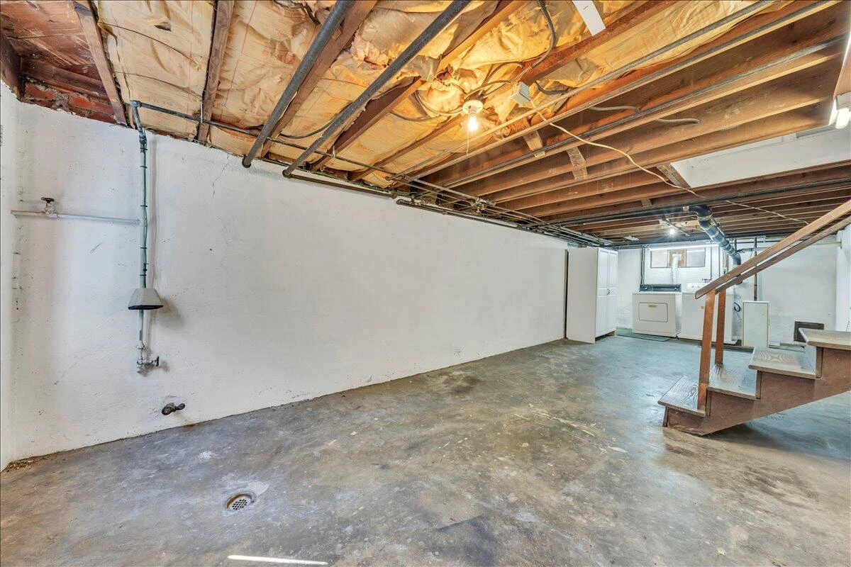 2523 Brambleton AVE - Photo 36