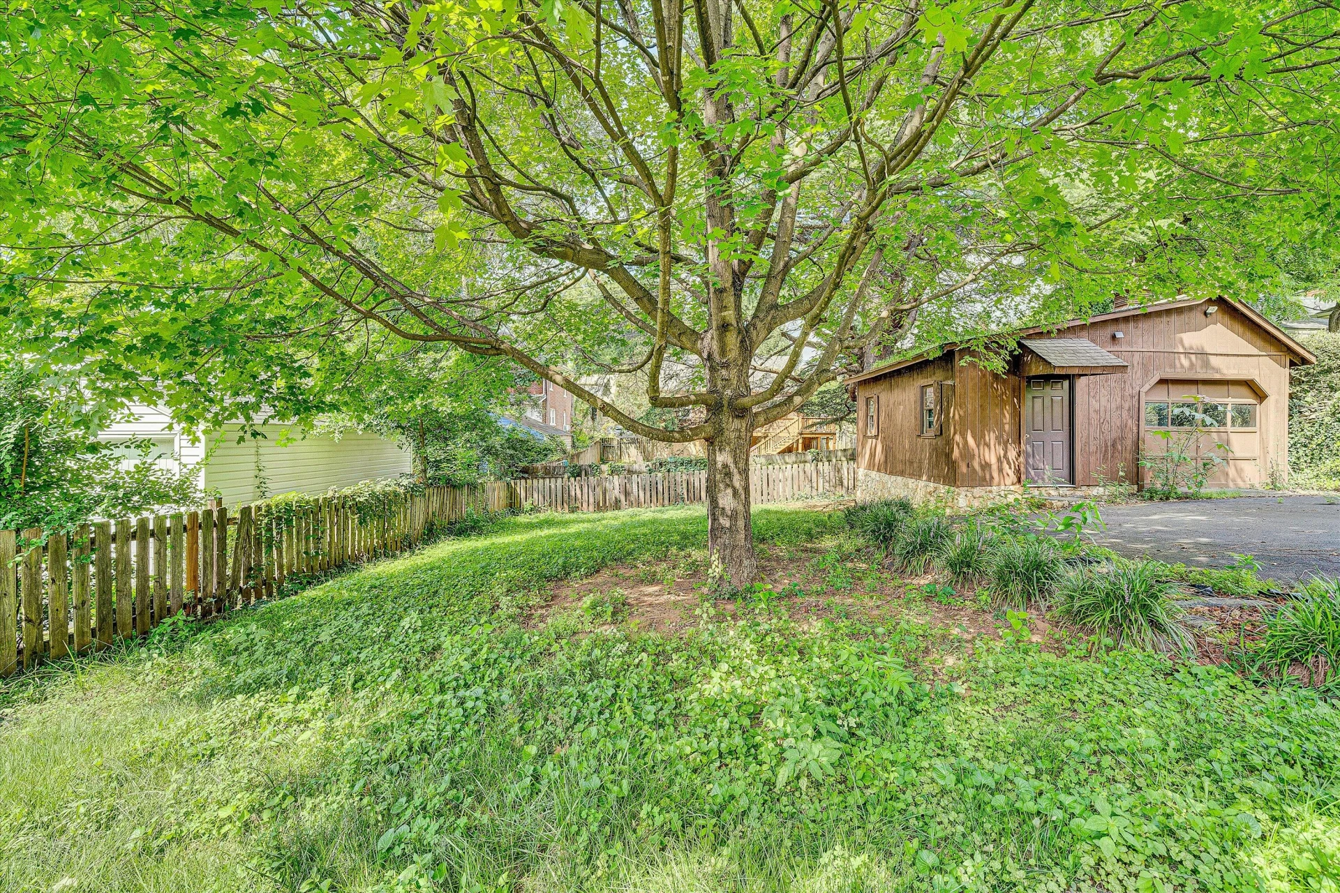 1907 Canterbury RD - Photo 32