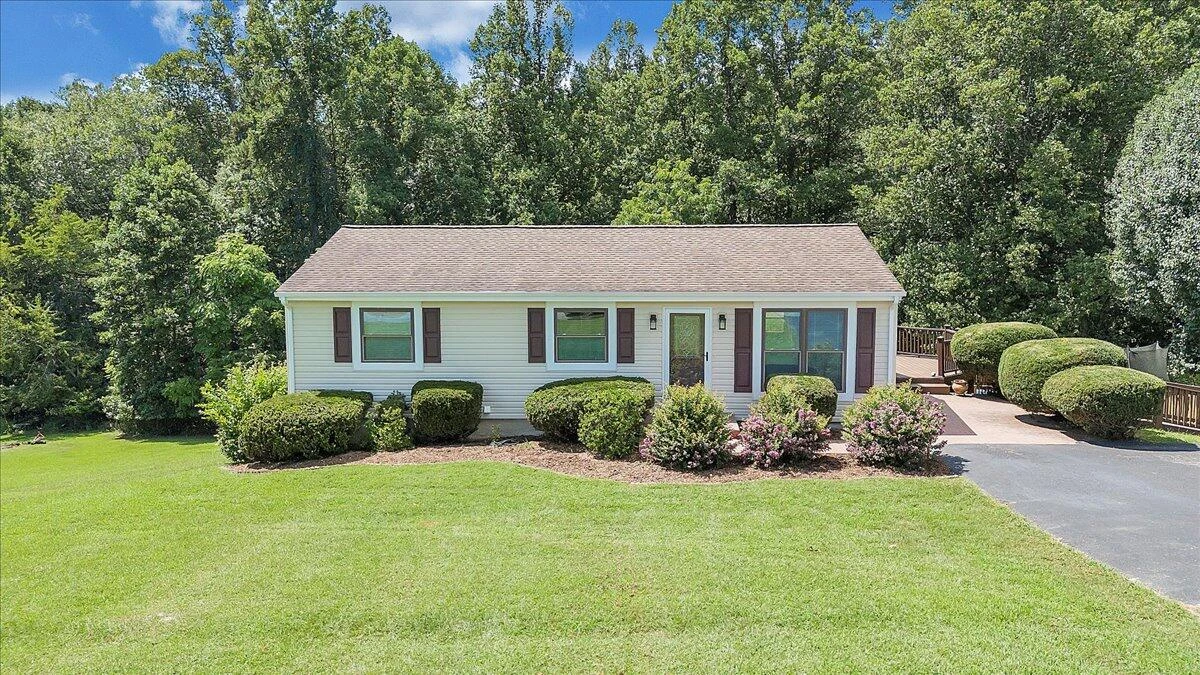 211 Crestbourne DR