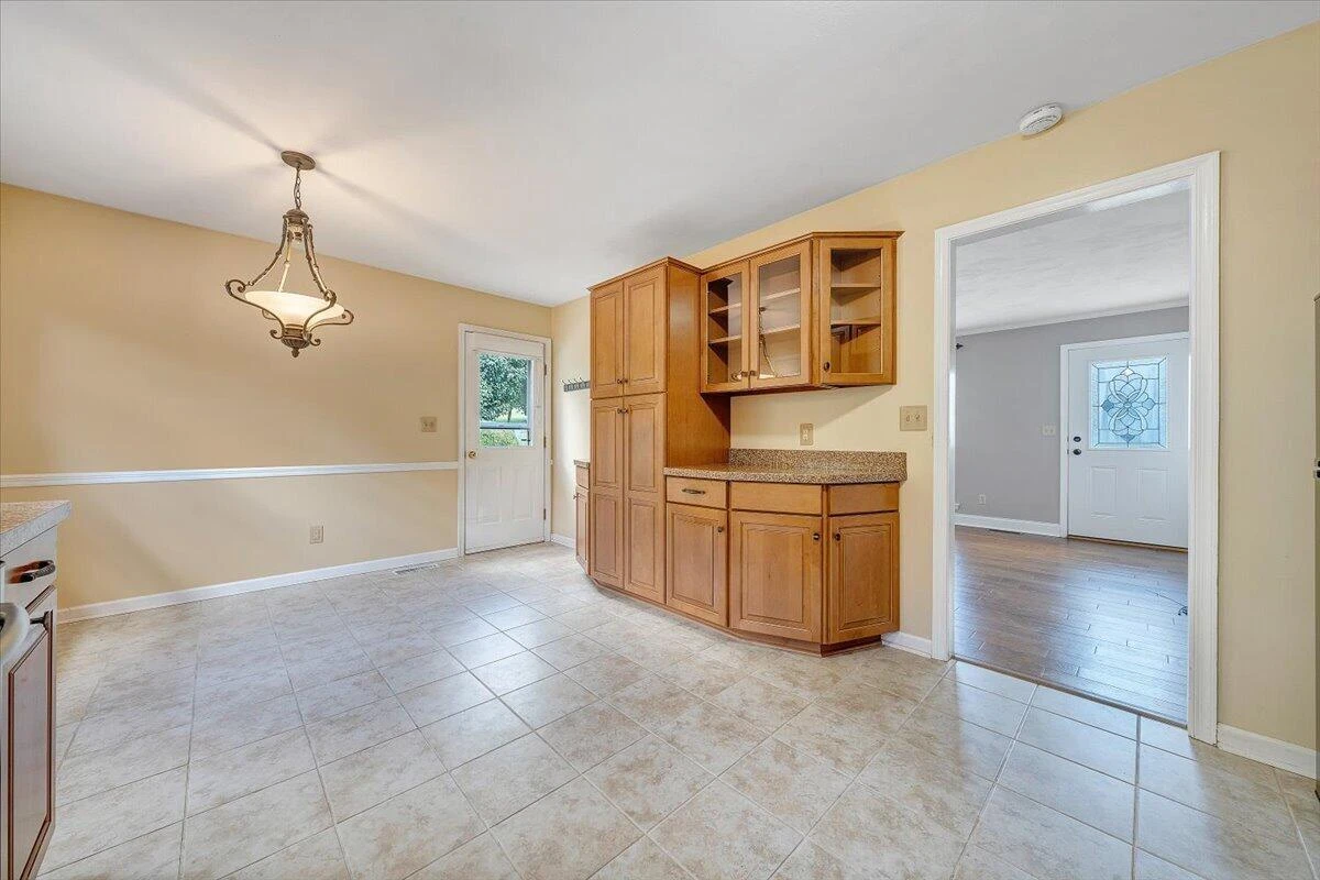211 Crestbourne DR - Photo 10