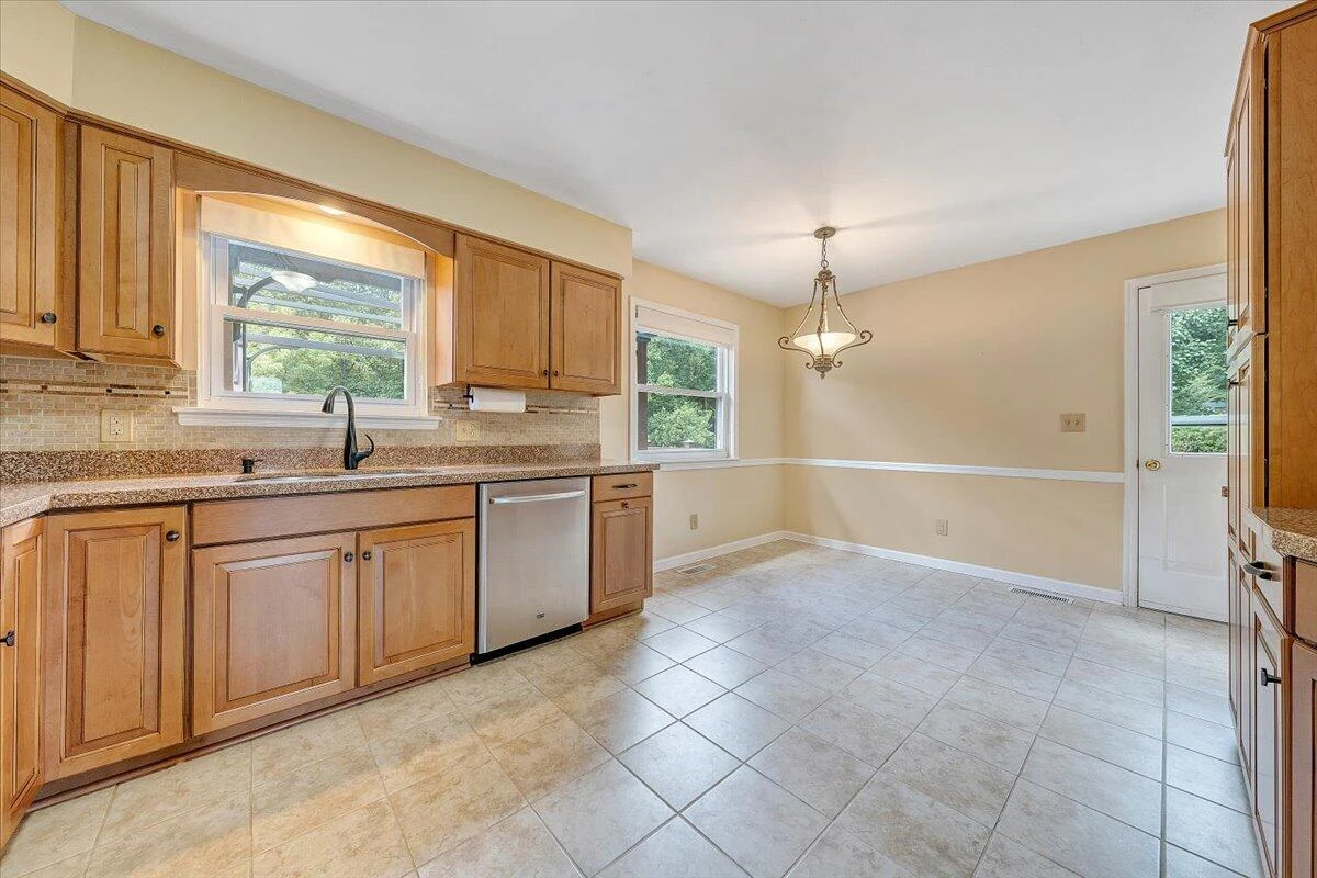 211 Crestbourne DR - Photo 11