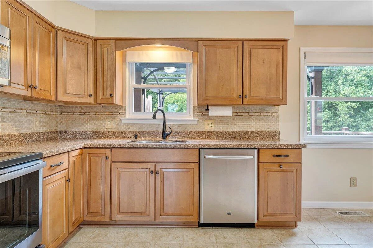211 Crestbourne DR - Photo 12