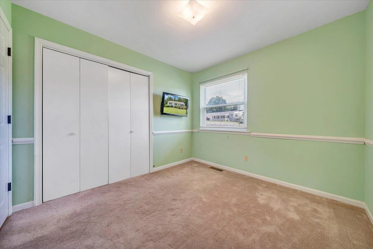 211 Crestbourne DR - Photo 14